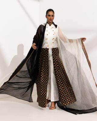 Sovereign Legacy (Look 10) — abaya in motion